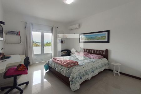 Casa à venda com 390m², 3 quartos e 10 vagasQuarto 2 - Suíte