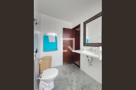 Casa à venda com 390m², 3 quartos e 10 vagasBanheiro Quarto 1 - Suíte