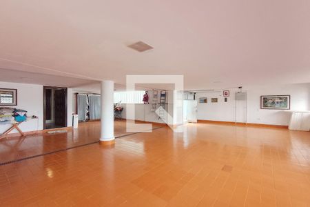 Casa à venda com 390m², 3 quartos e 10 vagasSalão e Garagem