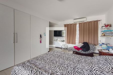 Casa à venda com 390m², 3 quartos e 10 vagasQuarto 3 - Suíte