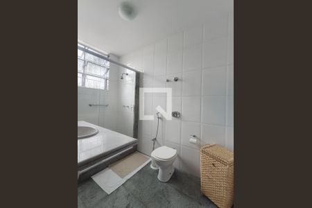 Casa à venda com 390m², 3 quartos e 10 vagasBanheiro Quarto 1 - Suíte