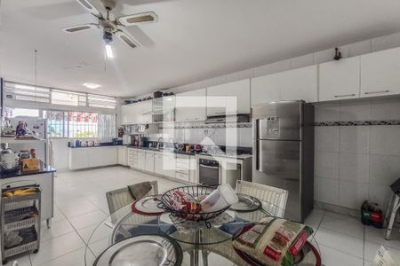 Casa à venda com 390m², 3 quartos e 10 vagasCozinha
