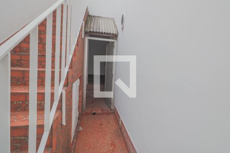 Casa à venda com 180m², 2 quartos e 2 vagasEscadas