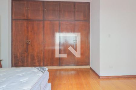 Casa à venda com 180m², 2 quartos e 2 vagasSuíte