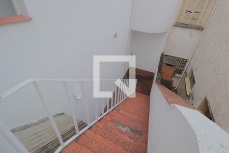 Casa à venda com 180m², 2 quartos e 2 vagasEscadas
