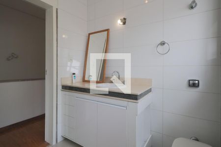 Casa à venda com 180m², 2 quartos e 2 vagasBanheiro Social