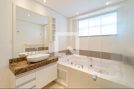 Apartamento à venda com 189m², 3 quartos e 2 vagasBanheiro da Suíte 1