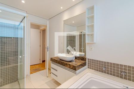 Apartamento à venda com 189m², 3 quartos e 2 vagasBanheiro da Suíte 1