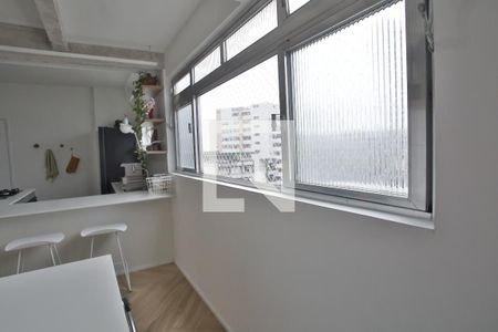 Apartamento para alugar com 71m², 2 quartos e 1 vagaÁrea de Serviço