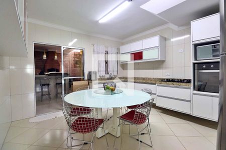 Casa para alugar com 200m², 3 quartos e 2 vagasCozinha