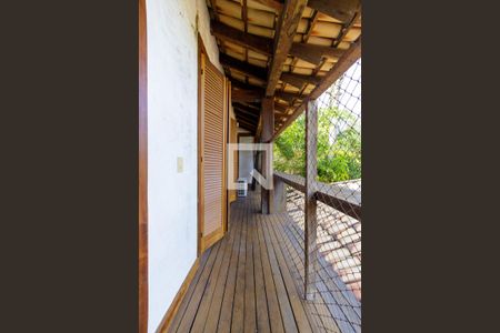 Casa à venda com 600m², 4 quartos e 4 vagas Casa à venda com 600m², 4 quartos e 4 vagasVaranda Suíte 1