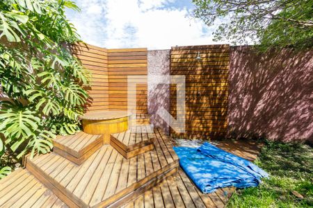 Casa à venda com 600m², 4 quartos e 4 vagas Casa à venda com 600m², 4 quartos e 4 vagasQuintal Chuveiro