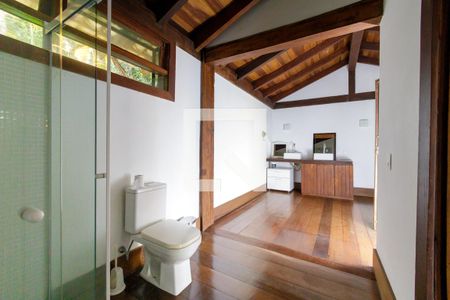 Casa à venda com 600m², 4 quartos e 4 vagas Casa à venda com 600m², 4 quartos e 4 vagasBanheiro Suíte 1