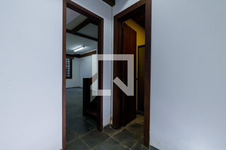 Casa à venda com 600m², 4 quartos e 4 vagas Casa à venda com 600m², 4 quartos e 4 vagasCloset Quarto de Serviço