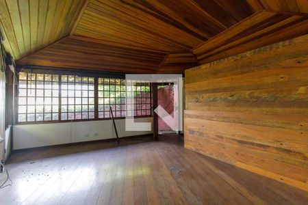 Casa à venda com 600m², 4 quartos e 4 vagas Casa à venda com 600m², 4 quartos e 4 vagasChalé