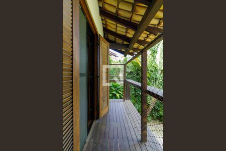 Casa à venda com 600m², 4 quartos e 4 vagas Casa à venda com 600m², 4 quartos e 4 vagasVaranda Banheiro Suíte 1