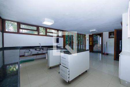 Casa à venda com 600m², 4 quartos e 4 vagas Casa à venda com 600m², 4 quartos e 4 vagasCozinha