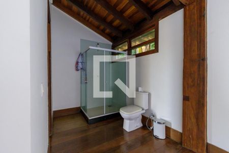 Casa à venda com 600m², 4 quartos e 4 vagas Casa à venda com 600m², 4 quartos e 4 vagasBanheiro Suíte 1