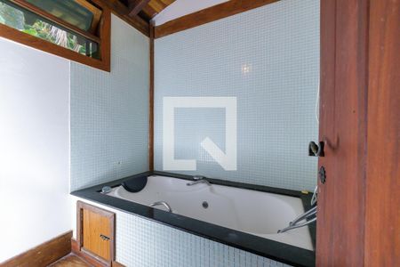 Casa à venda com 600m², 4 quartos e 4 vagas Casa à venda com 600m², 4 quartos e 4 vagasBanheiro 1