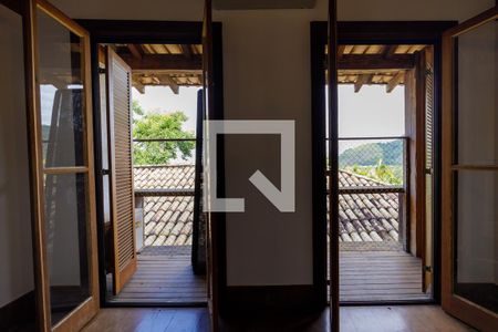 Casa à venda com 600m², 4 quartos e 4 vagas Casa à venda com 600m², 4 quartos e 4 vagasQuarto 1