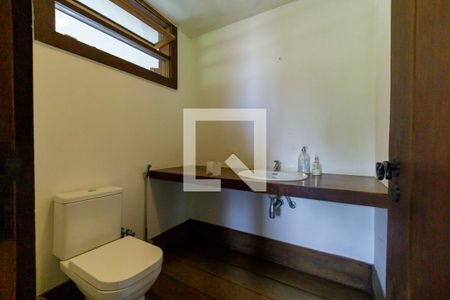 Casa à venda com 600m², 4 quartos e 4 vagas Casa à venda com 600m², 4 quartos e 4 vagasLavabo