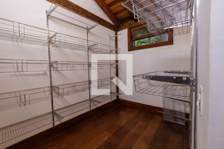 Casa à venda com 600m², 4 quartos e 4 vagas Casa à venda com 600m², 4 quartos e 4 vagasDepósito