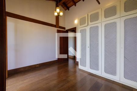 Casa à venda com 600m², 4 quartos e 4 vagas Casa à venda com 600m², 4 quartos e 4 vagasQuarto 1