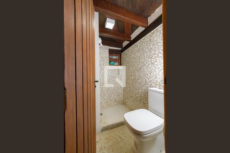 Casa à venda com 600m², 4 quartos e 4 vagas Casa à venda com 600m², 4 quartos e 4 vagasBanheiro 2 Chalé