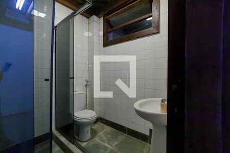 Casa à venda com 600m², 4 quartos e 4 vagas Casa à venda com 600m², 4 quartos e 4 vagasBanheiro Quarto de Serviço