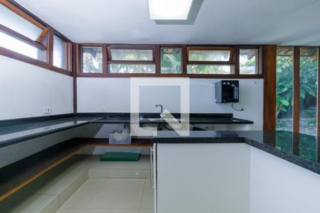 Casa à venda com 600m², 4 quartos e 4 vagas Casa à venda com 600m², 4 quartos e 4 vagasCozinha