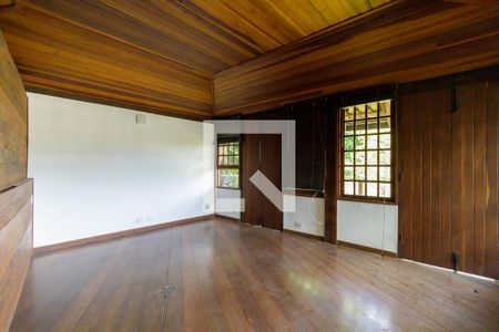 Casa à venda com 600m², 4 quartos e 4 vagas Casa à venda com 600m², 4 quartos e 4 vagasChalé