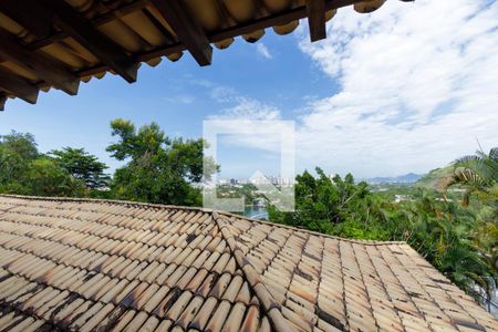 Casa à venda com 600m², 4 quartos e 4 vagas Casa à venda com 600m², 4 quartos e 4 vagasVaranda Vista Quarto 1 e 2