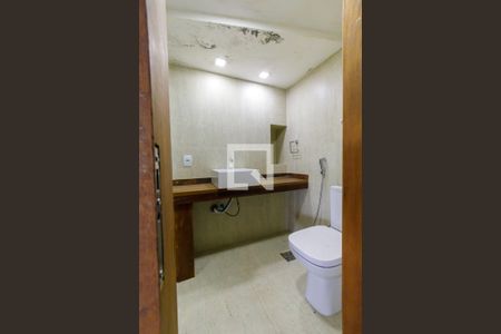 Casa à venda com 600m², 4 quartos e 4 vagas Casa à venda com 600m², 4 quartos e 4 vagasBanheiro 1 Chalé