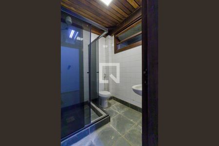 Casa à venda com 600m², 4 quartos e 4 vagas Casa à venda com 600m², 4 quartos e 4 vagasBanheiro Quarto de Serviço