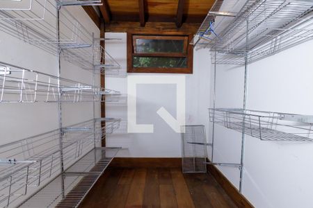 Casa à venda com 600m², 4 quartos e 4 vagas Casa à venda com 600m², 4 quartos e 4 vagasDepósito