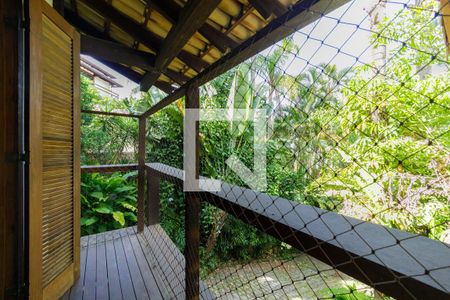 Casa à venda com 600m², 4 quartos e 4 vagas Casa à venda com 600m², 4 quartos e 4 vagasVaranda Banheiro Suíte 1