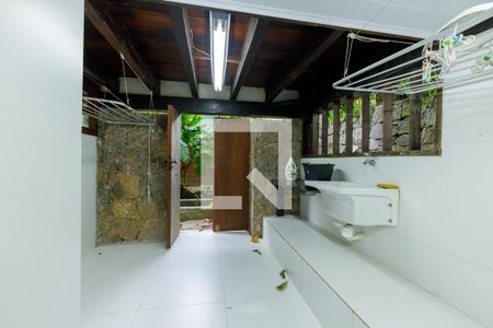 Casa à venda com 600m², 4 quartos e 4 vagas Casa à venda com 600m², 4 quartos e 4 vagasÁrea de Serviço