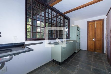 Casa à venda com 600m², 4 quartos e 4 vagas Casa à venda com 600m², 4 quartos e 4 vagasCozinha Quarto de Serviço