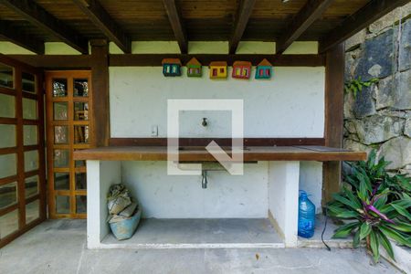 Casa à venda com 600m², 4 quartos e 4 vagas Casa à venda com 600m², 4 quartos e 4 vagasTanque Chalé