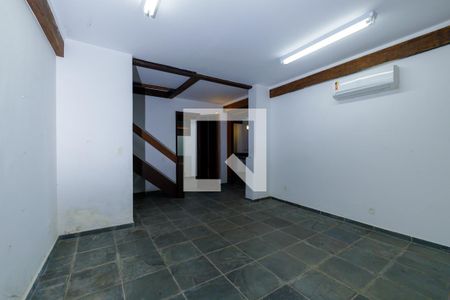 Casa à venda com 600m², 4 quartos e 4 vagas Casa à venda com 600m², 4 quartos e 4 vagasQuarto de Serviço