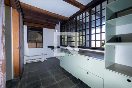 Casa à venda com 600m², 4 quartos e 4 vagas Casa à venda com 600m², 4 quartos e 4 vagasCozinha Quarto de Serviço