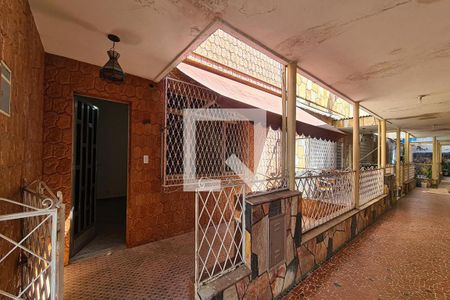 Casa à venda com 160m², 2 quartos e 1 vaga Casa à venda com 160m², 2 quartos e 1 vagaFachada