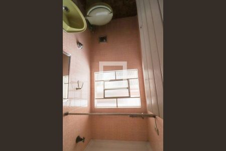 Casa à venda com 200m², 4 quartos e 2 vagasBanheiro