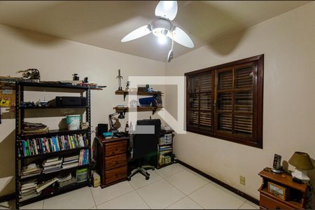 Quarto 1 de casa de condomínio à venda com 5 quartos, 450m² em Sapê, Niterói