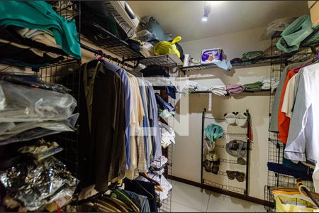 Casa de condomínio à venda com 450m², 5 quartos e 2 vagas Casa de condomínio à venda com 450m², 5 quartos e 2 vagasSuite