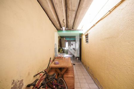 Casa para alugar com 200m², 3 quartos e 2 vagasCorredor da área externa