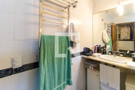 Casa à venda com 200m², 3 quartos e 2 vagasBanheiro do quarto 1