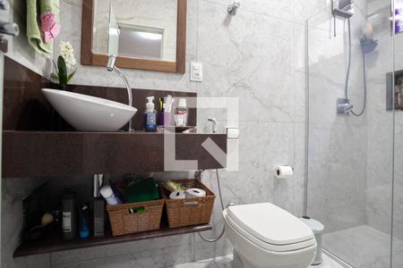 Casa à venda com 370m², 4 quartos e 4 vagas Casa à venda com 370m², 4 quartos e 4 vagasBanheiro da suíte