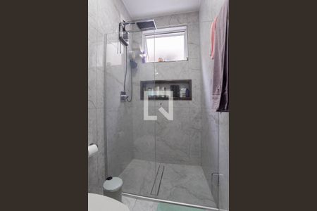 Casa à venda com 370m², 4 quartos e 4 vagas Casa à venda com 370m², 4 quartos e 4 vagasBanheiro da suíte