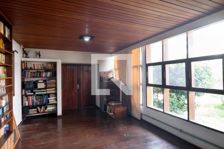 Casa à venda com 310m², 4 quartos e 3 vagasBiblioteca